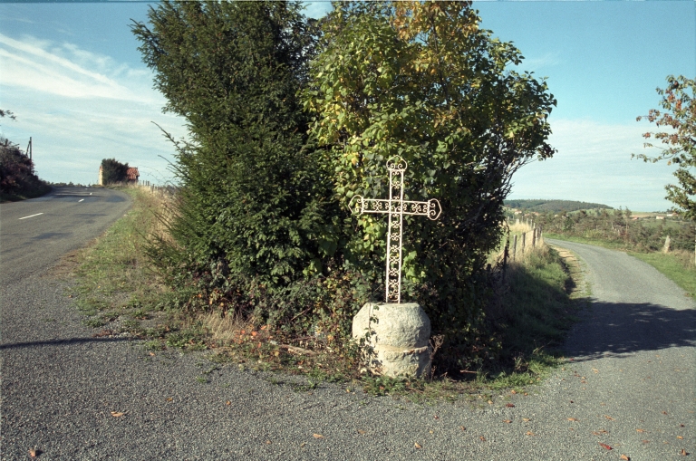 Les croix monumentales du canton de Boën et de la commune de Sail-sous-Couzan