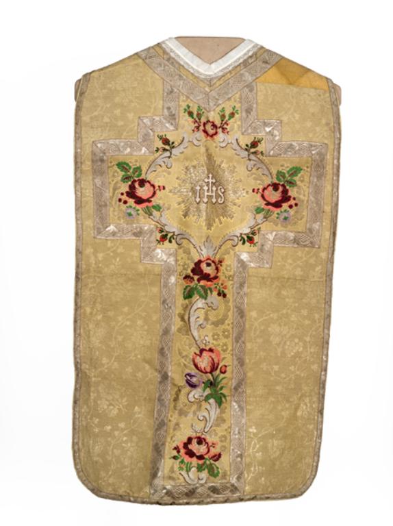 chasuble : ornement doré