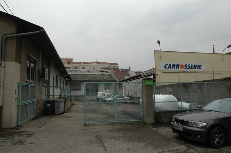 Charpente Perrier frères puis Bourgey marchand de bois puis fournisseur industriel Netex Sno puis ébéniste Denys et UNICO meubles puis transport Limousin actuellement maquettes de précision