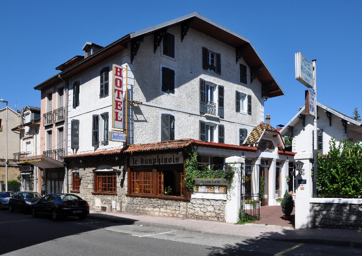 Ensemble de deux maisons et restaurant, puis villa des Eaux, puis villa des Magnolias, actuellement hôtel de voyageurs, Hôtel Dauphinois