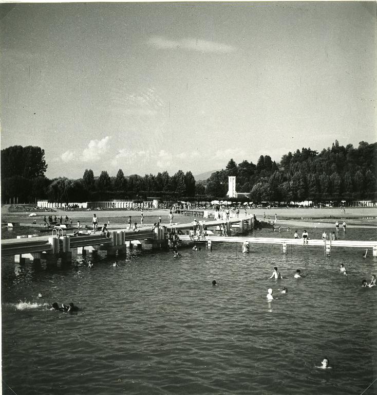 Plage artificielle, dite Plage de Coëtan puis Plage d'Aix