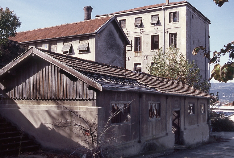 Usine d'impression sur étoffes dite indiennerie Sanial puis cartoucherie nationale actuellement Folimage et école du film d'animation la Poudrière