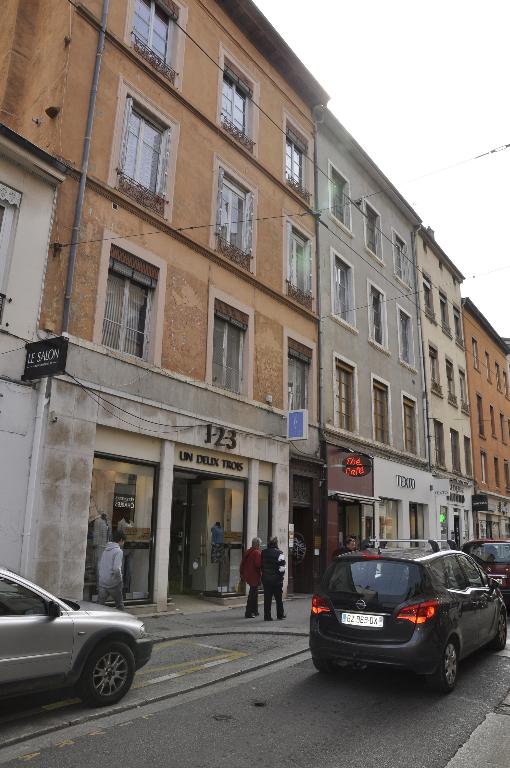 Immeuble-atelier, actuellement immeuble à logements