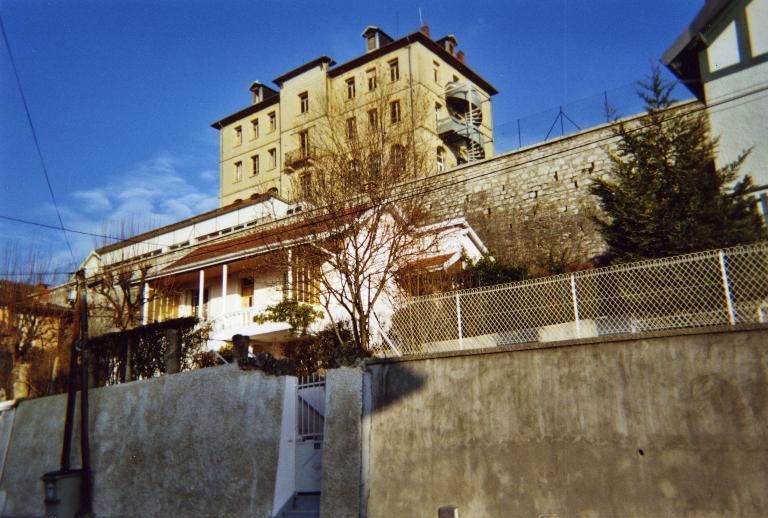 Ecole secondaire, dite Ecole supérieure de garçons Bernascon, puis lycée, dit Lycée Bernascon, actuellement siège d'association, dit Maison des Associations