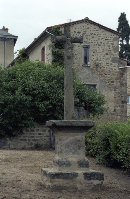 Croix de chemin de l'ensemble agricole