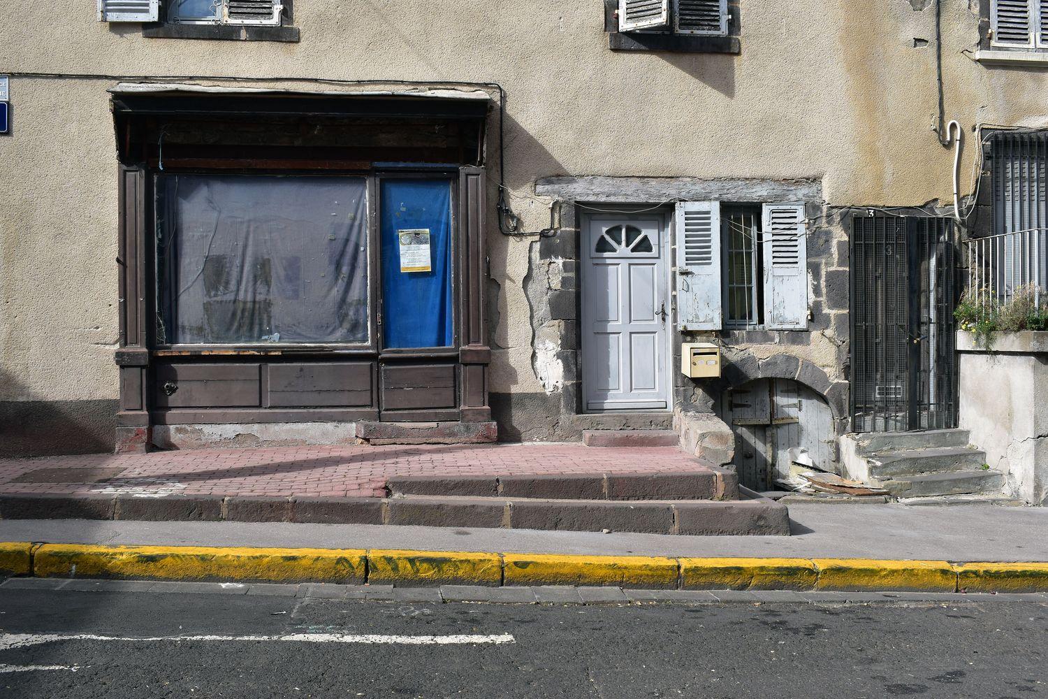 Ensemble de trois maisons