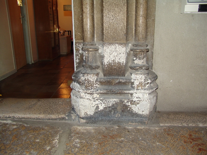 Château fort, puis château, actuellement hôtel de ville