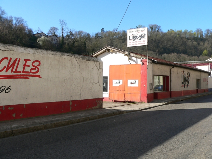 Blanchisserie industrielle dite lavage de laine de Piellat actuellement grand parking de l'entreprise Lamy location de véhicules