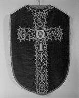 Chasuble, étole, bourse de corporal, voile de calice : ornement noir