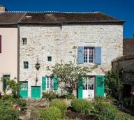 Auberge du Lion d'Or puis auberge de la Croix d'Or actuellement maison d'habitation.