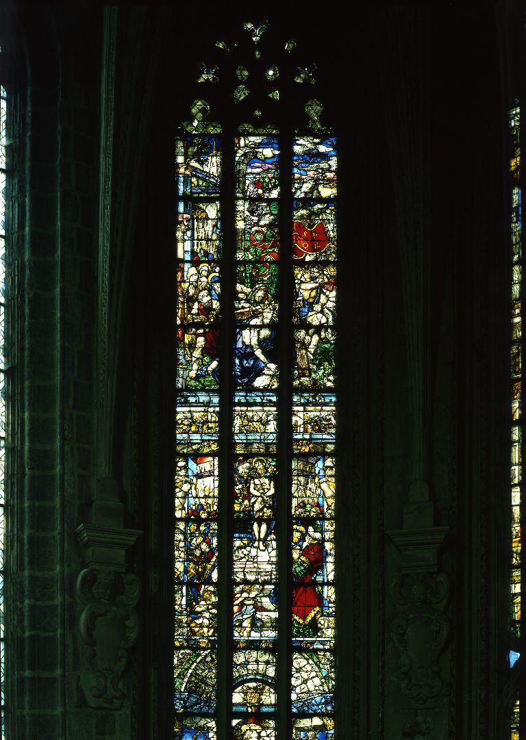 Verrière : flagellation, Ecce Homo, portement de croix, buste de saint (baie 1), verrière figurée