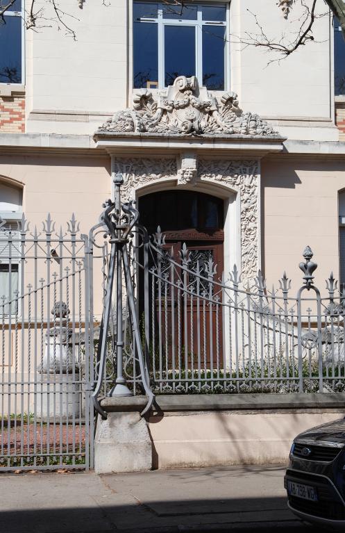 École pratique de commerce et d’industrie, actuellement lycée d’enseignement général, technologique et professionnel, dit cité scolaire Hippolyte Carnot