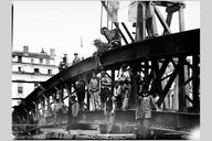 La construction du pont de la Boucle. La fin de la construction des arches. Photogr., [1903] (Arch. mun. Lyon. 15 Ph 1829)
