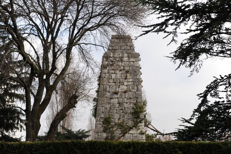 Bac, et bac à traille de Valence ou bac à traille des Granges (disparu) ; pile (vestiges)