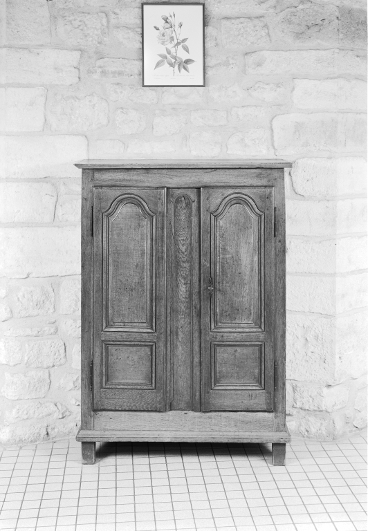 armoire (1), dite armoire trois quarts