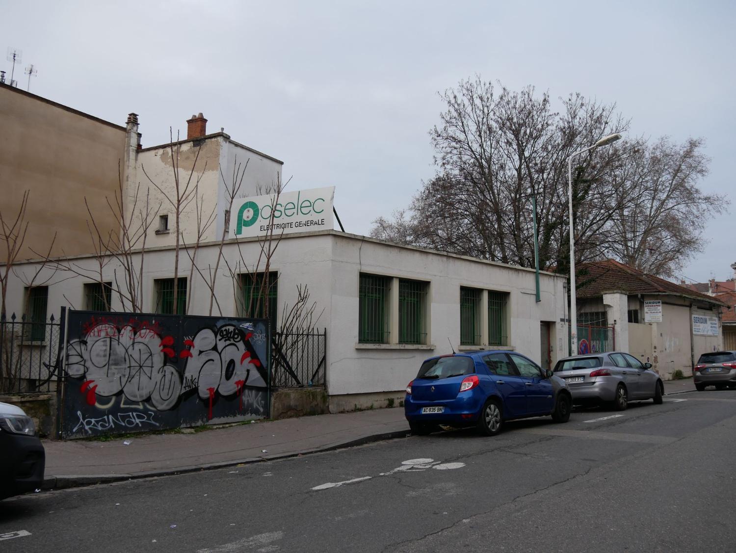 Rudigoz et Bouteille forge puis entrepreneurs Gourdet & Tramet frère charpente puis Desfêtes frères matériel industriel actuellement Poselec Electricité générale