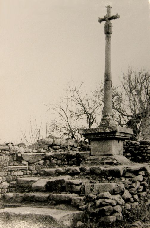 Croix de cimetière actuellement croix de chemin