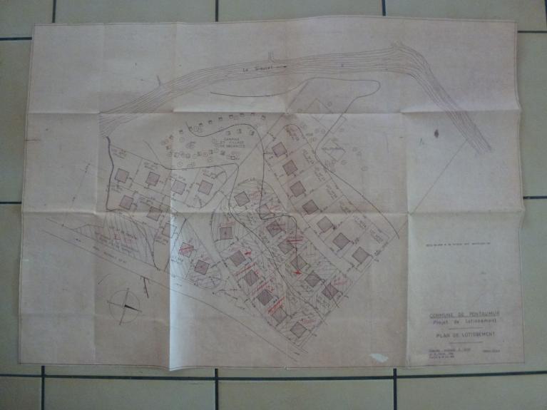 Plan du lotissement, 13 février 1962, modifié le 1er juin 1962, par Georges Galinat, architecte de la ville de Riom. (Photo chercheure.)