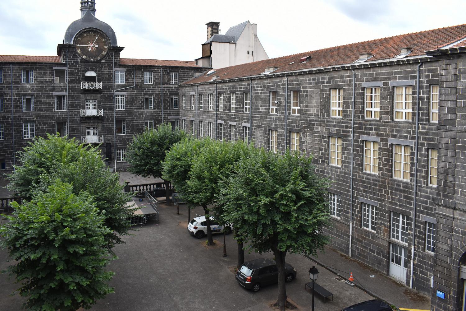 Collège des jésuites de Clermont dit collège royal ou Grand collège ; institut national ; école centrale ; lycée ; collège royal ; lycée impérial ; lycée de garçons dit lycée Blaise-Pascal ; centre culturel Blaise-Pascal et conservatoire Emmanuel-Chabrier