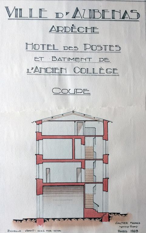 Collège de jésuites d'Aubenas (partiellement détruit), puis école secondaire, puis centre de tri postal, puis commissariat de police, actuellement immeuble à logements