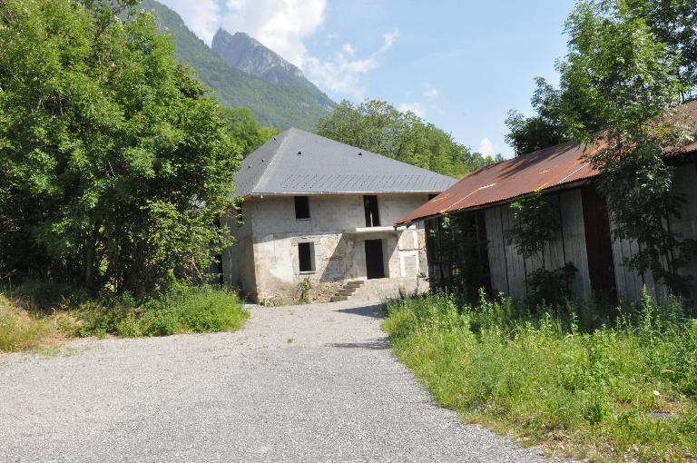 Batteuse à blé Joly actuellement logement