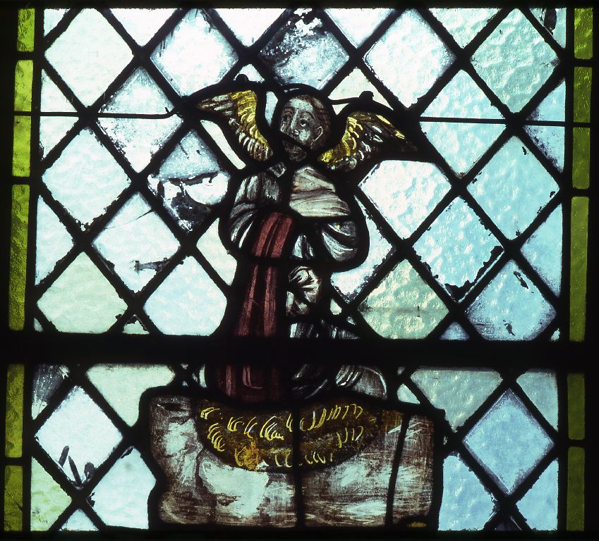 Verrière : saint Jean-Baptiste, ange, colombe du Saint-Esprit, verrière à personnages
