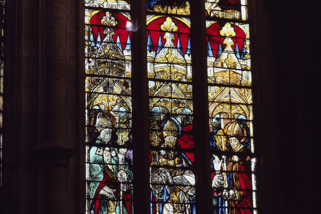 Verrière : saint Apollinaire, saint Nizier, saint Nicolas, sainte Catherine, Vierge à l' Enfant, sainte Marguerite (baie 1), verrière à personnages