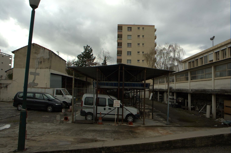 Usine de chaussures dite Chaussures Charles Jourdan France