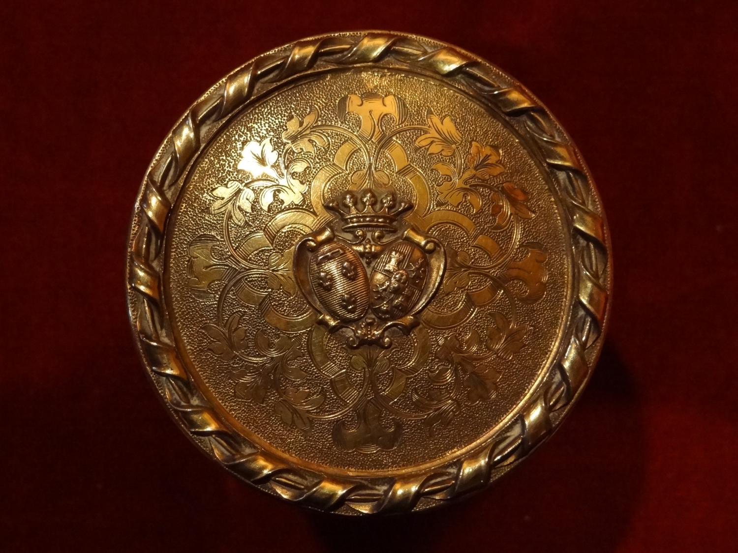 Pot en cristal avec couvercle en argent doré aux armes d'Orléans et d'Espagne