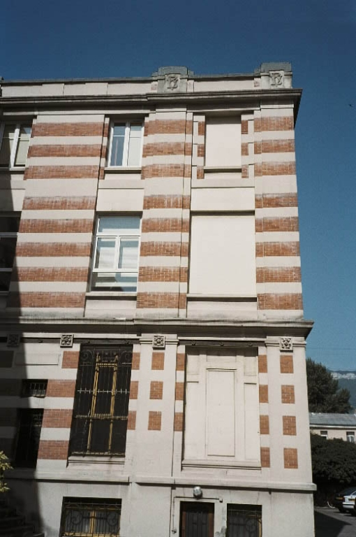 Usine de chaudronnerie Bouchayer-Viallet actuellement Centre National d'Art Contemporain (CNAC), dit le Magasin