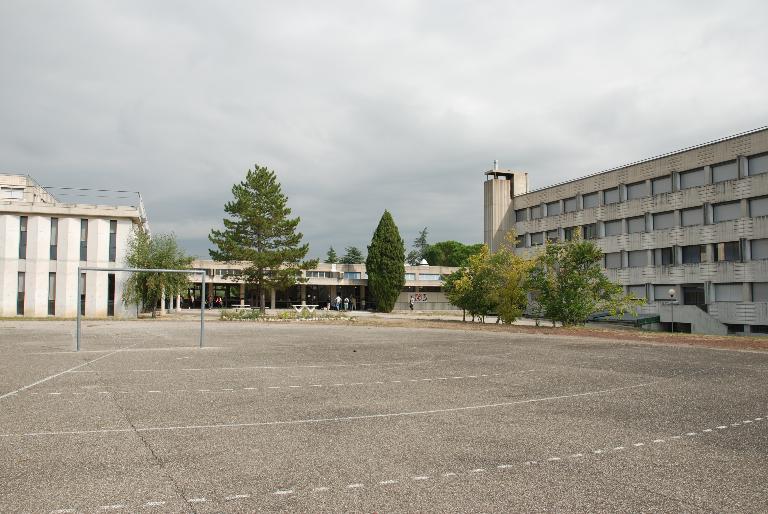 Lycée agricole et collège agricole féminin, actuellement lycée agricole Olivier-de-Serres