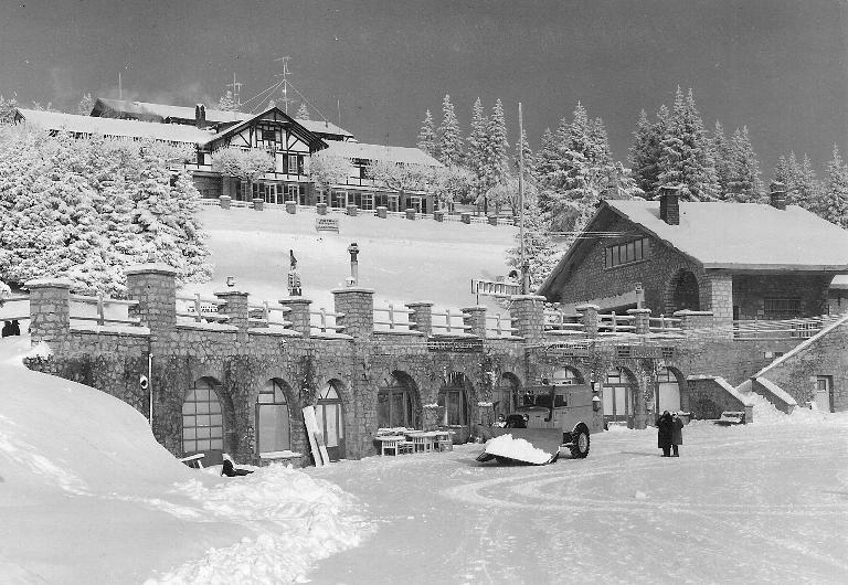 Ensemble de 3 immeubles et un établissement administratif, dit centre administratif du SIVOM du Revard, actuellement office de tourisme