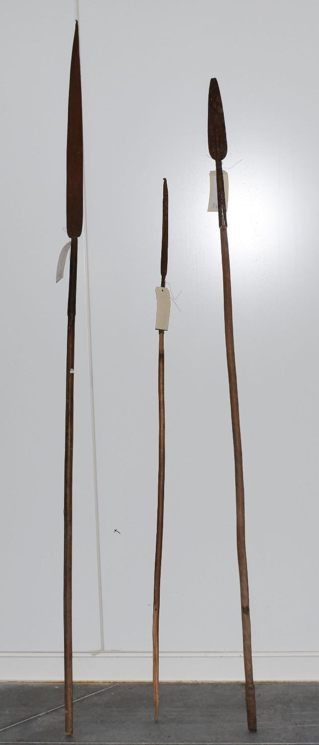Lance n°2 d'un ensemble de huit lances à flèches métalliques