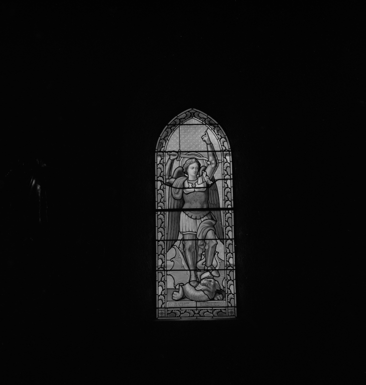 Ensemble de 7 verrières à personnage : saint Etienne ; Sacré-Coeur de Marie ; saint Isidore ; saint Joseph ; Vénérable Jeanne-d'Arc ; ange gardien (l') ; saint Michel (baies 3 à 8 et 10)