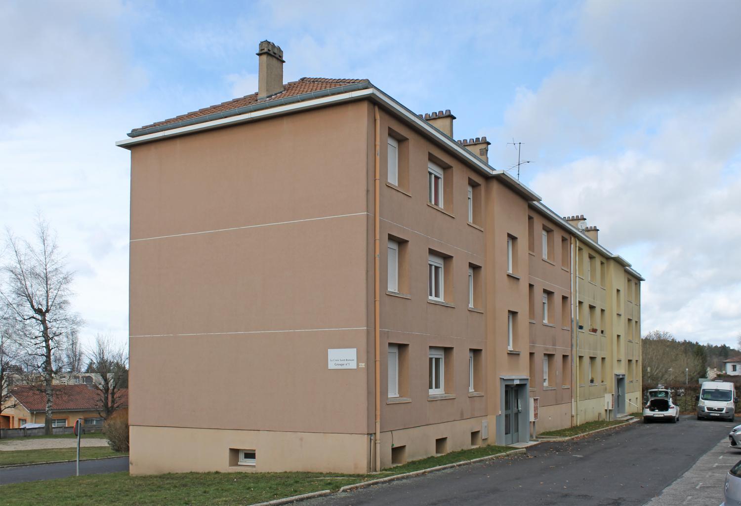 Les immeubles HLM de la Croix-Saint-Romain et le lotissement Les Érables à Sainte-Sigolène.