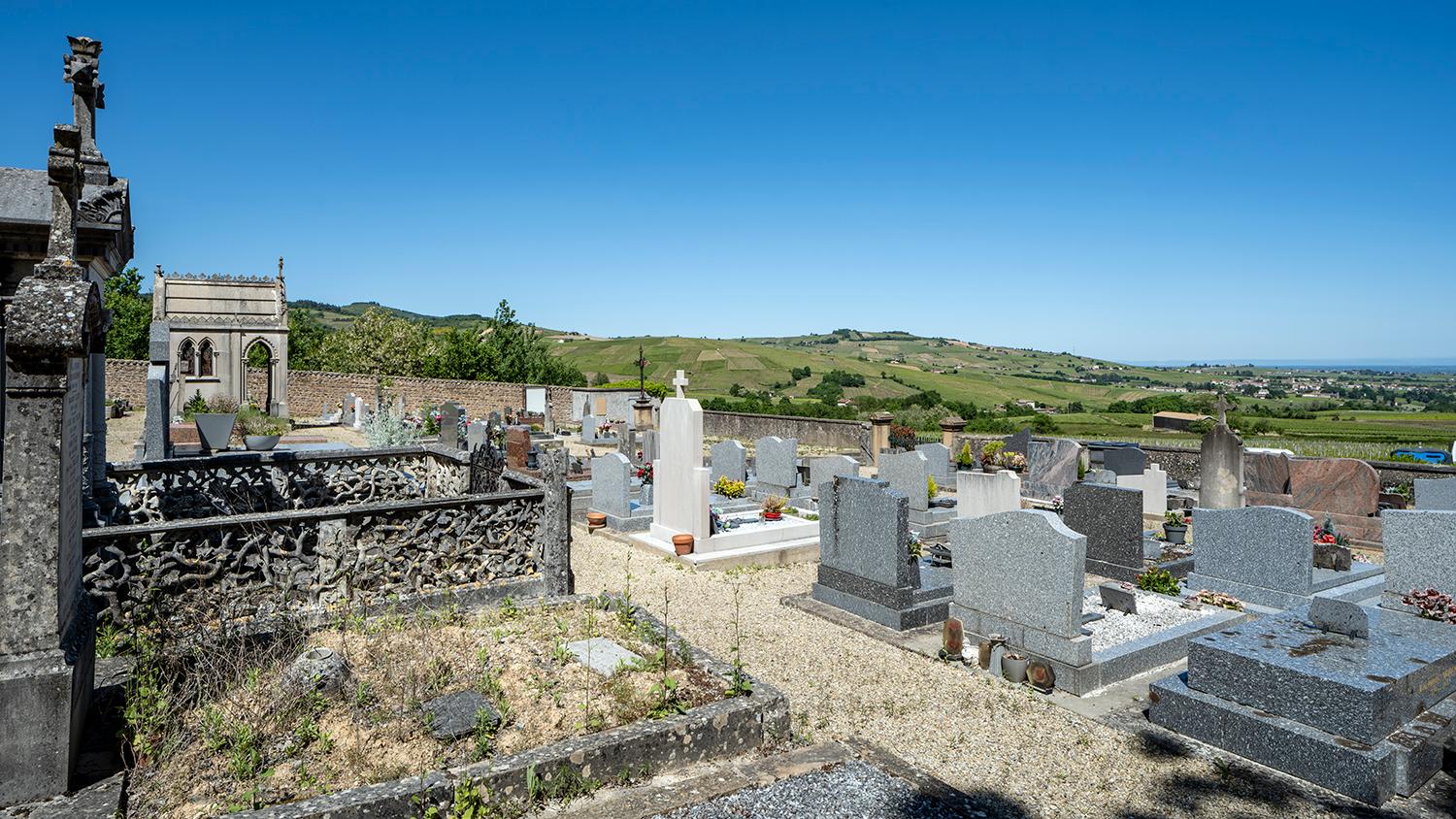 Cimetière d'Emeringes