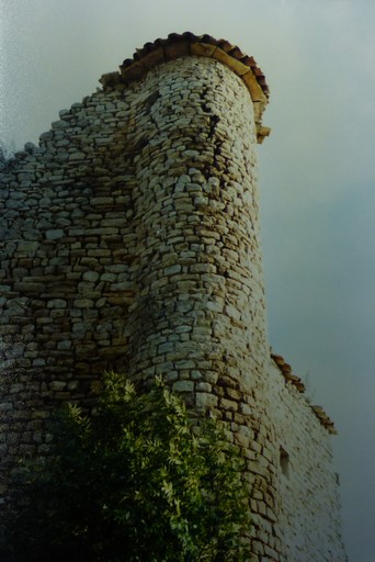 La tour, dans les années 1970. Vue prise du nord-ouest (photographie couleur).