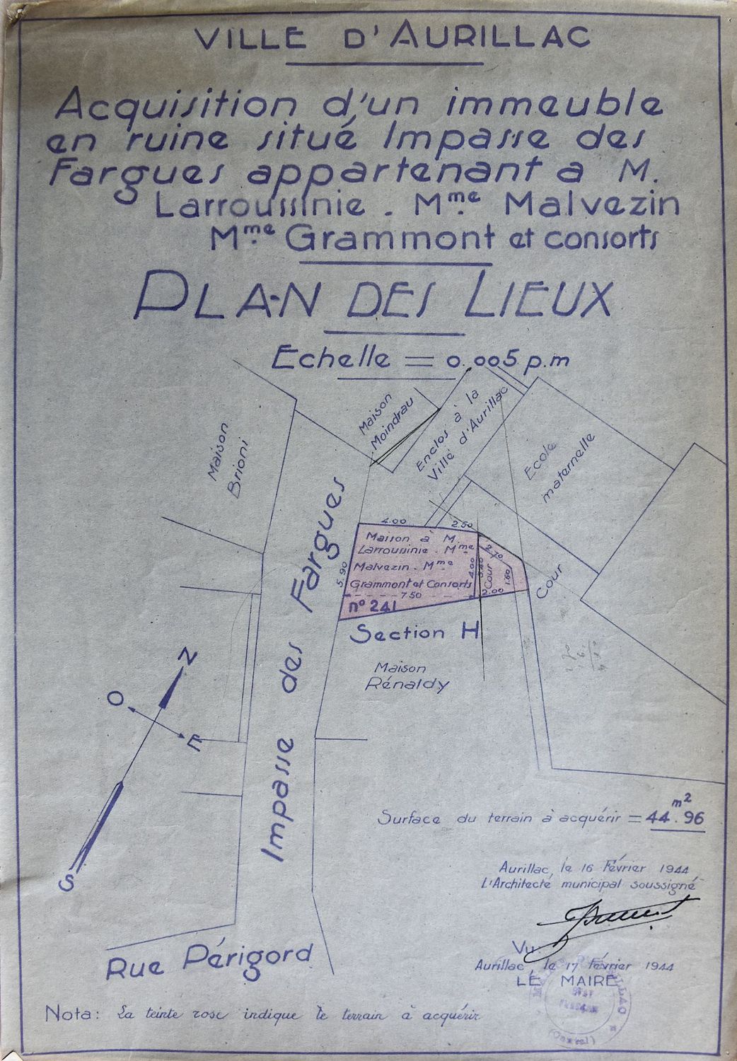 Collège de jésuites d'Aurillac, puis collège communal, lycée de garçons, école primaire supérieure de jeunes filles, collège moderne et technique de jeunes filles, actuellement collège Jeanne-de-La-Treilhe