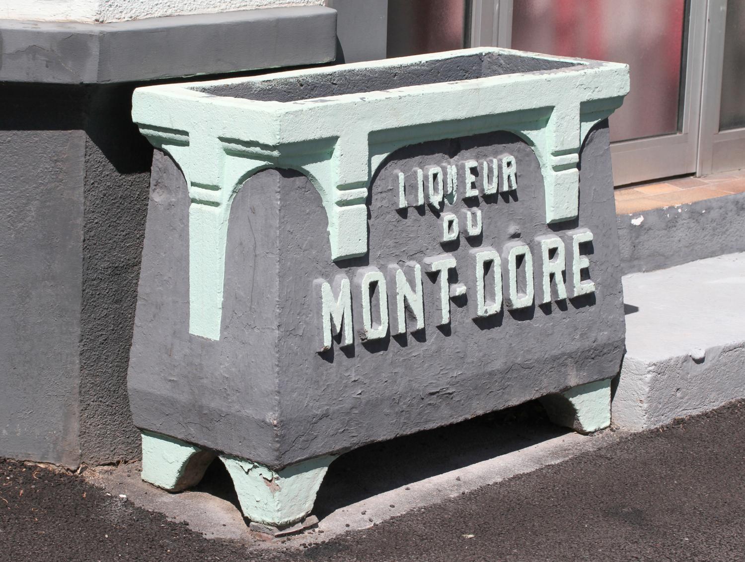 Jardinière publicitaire "Liqueur du Mont-Dore" 