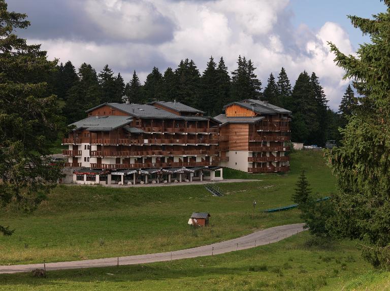 Ensemble de 2 immeubles, dits La Revardière ou immeuble Le Mont-Blanc et immeuble Les Belledonnes