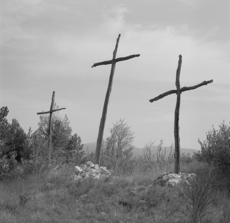 Ensemble de 3 croix monumentales, dite le Calvaire