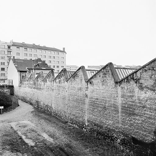 Verrerie Fourel et Bayle puis J. Bayle et Cie puis Usine de ferblanterie Talagrand L. puis Usine de produits photographiques et cinématographiques Konely actuellement restaurant Victoria Hall