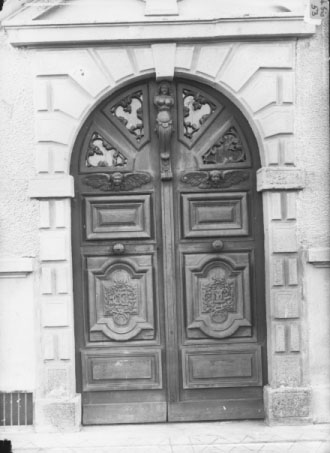 Porte et vantaux du corps de logis