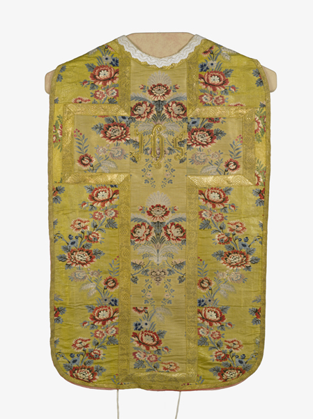 ornement doré : chasuble ; étole