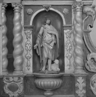 Ensemble de 5 statuettes (ensemble du maître-autel, gradins, tabernacle à ailes et dais d'exposition)