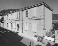 Groupe scolaire et mairie, actuellement mairie et bibliothèque