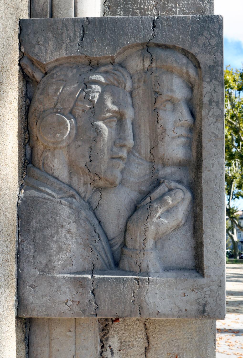 Monument aux morts : Mur des fusillés