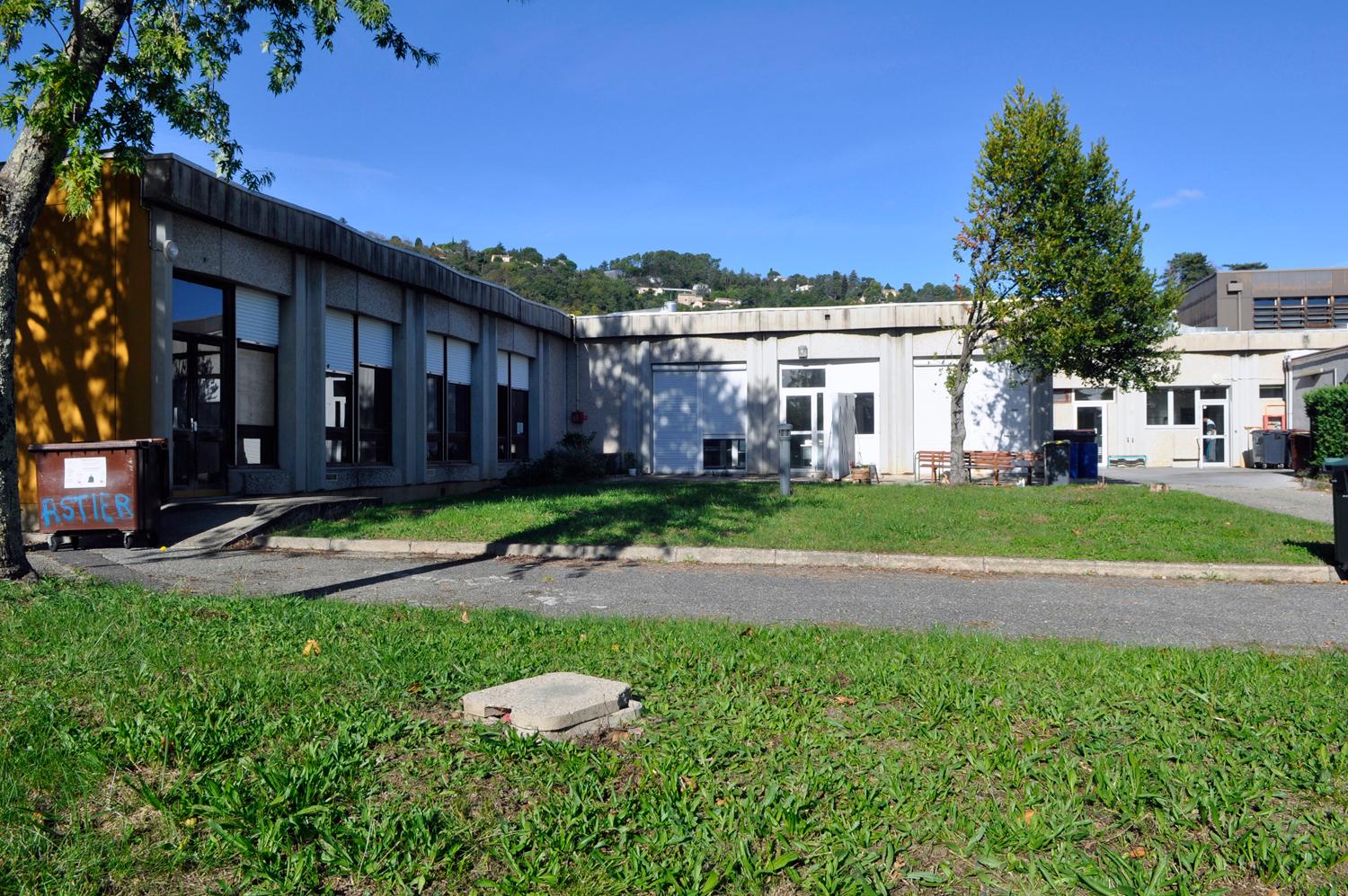 Collège national technique et moderne de garçons, actuellement lycée polyvalent Astier