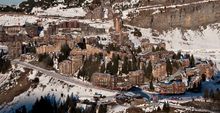 L'évolution du village de Jean Vuarnet : Morzine-Avoriaz, Haute-Savoie  (France) 