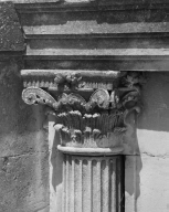 Ensemble de chapiteaux, colonnes et pilastres